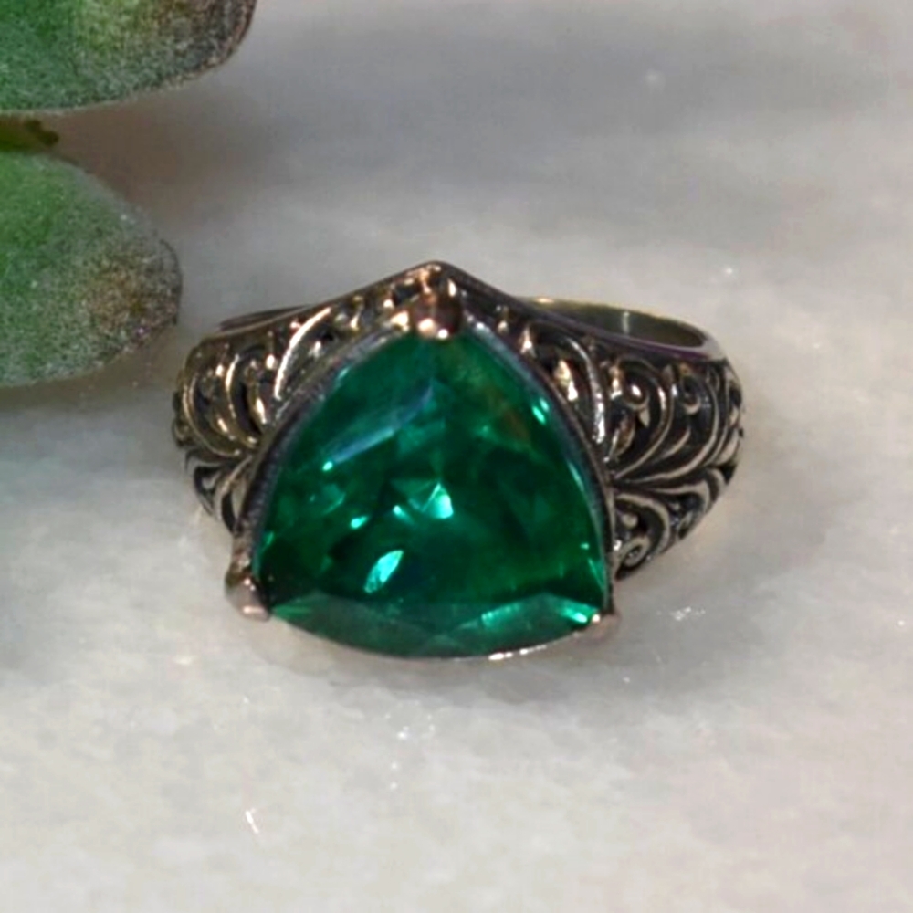 Emeraldine Quartz Ring